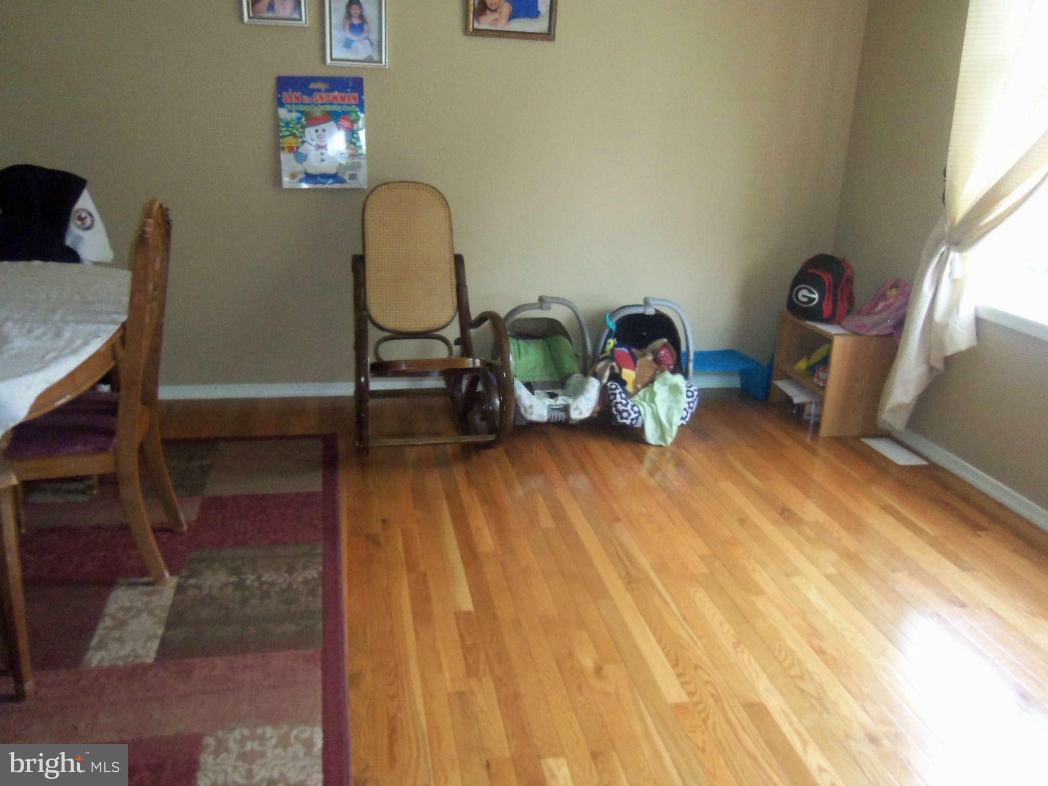 6301 Woodley Road Clinton, MD 20735 - Photo 5 of 27 Living Room