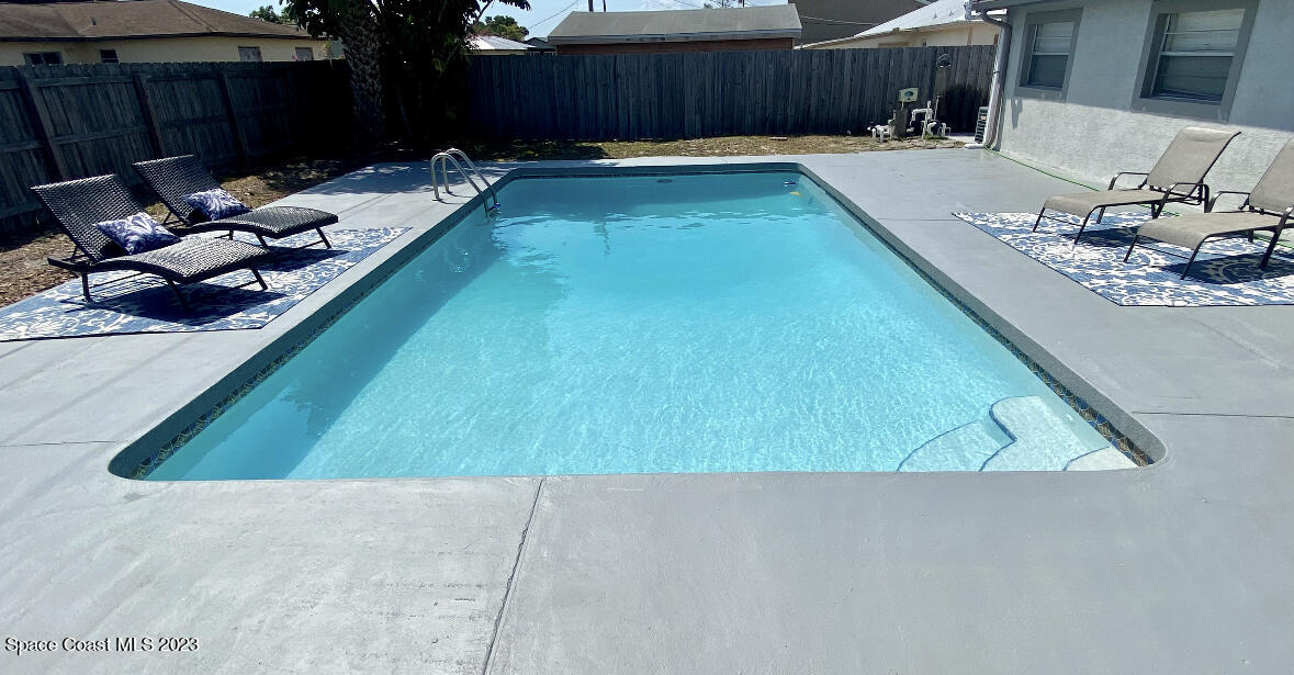 2785 Locksley Road Melbourne, FL 32935 - Photo 15 of 34 a view of a backyard with a tub