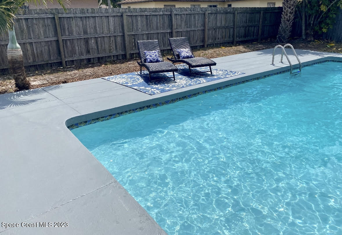 2785 Locksley Road Melbourne, FL 32935 - Photo 10 of 34 a view of backyard with a table and chairs