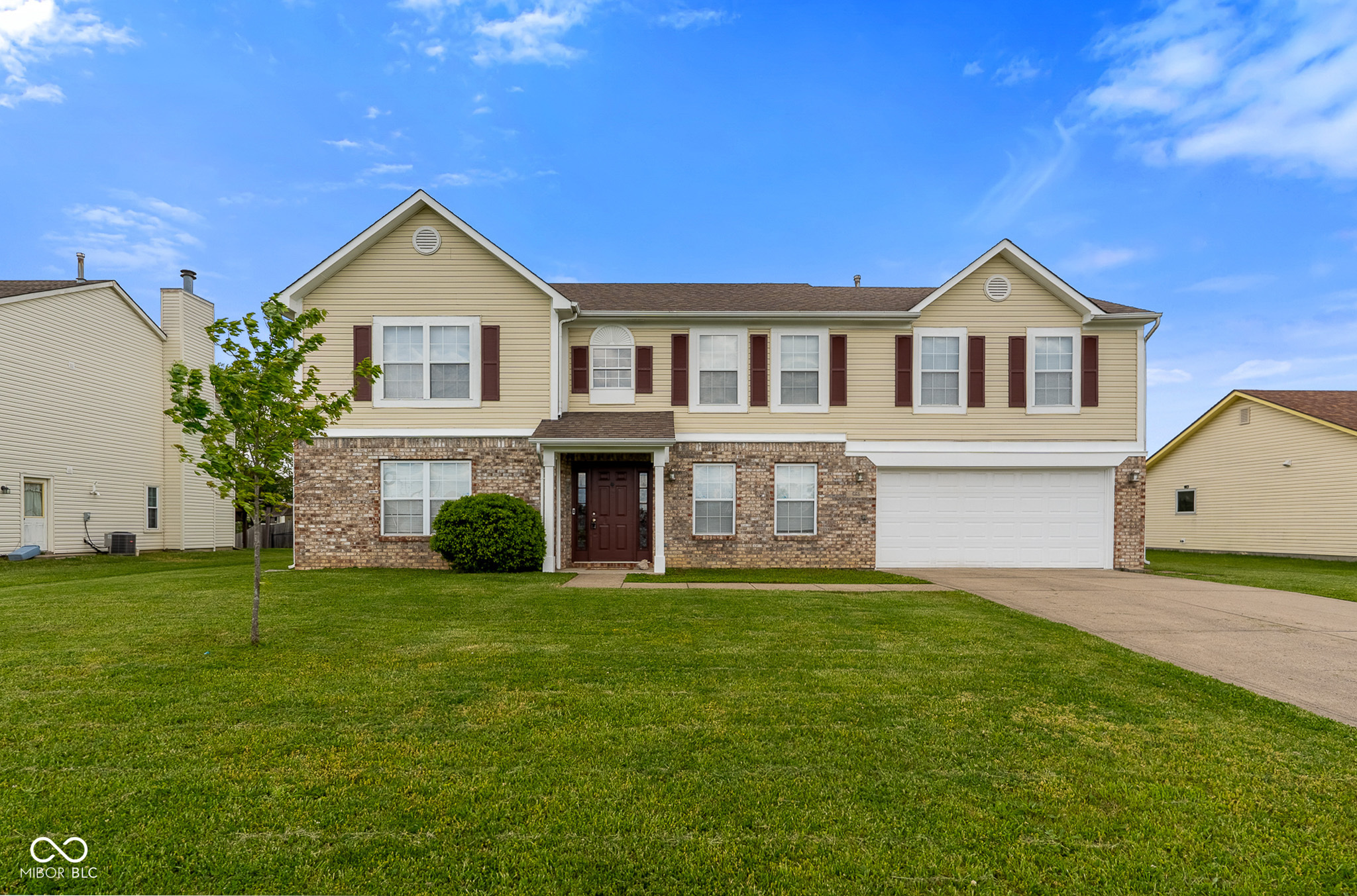 665 Hummingbird Lane Whiteland, IN 46184 - Photo 2 of 36