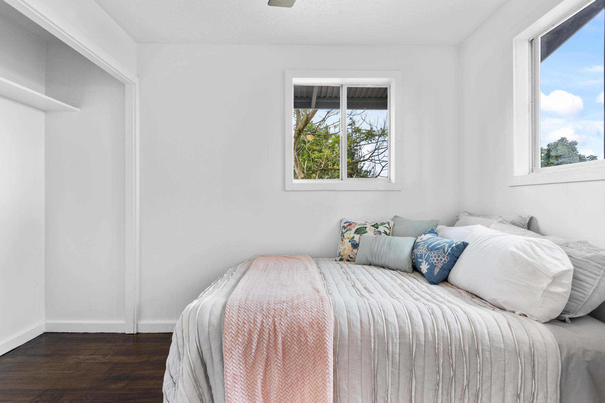 446 Ainaola Drive Hilo, HI 96720 - Photo 18 of 30 a bedroom with a bed and a window