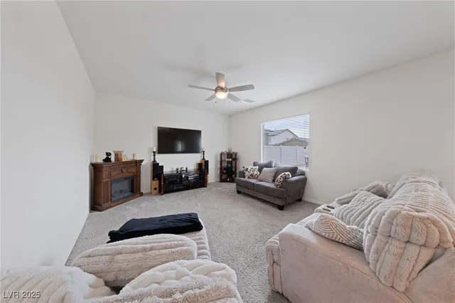 $462,500 | 2729 Pavehawk Way, Las Vegas, NV 89156