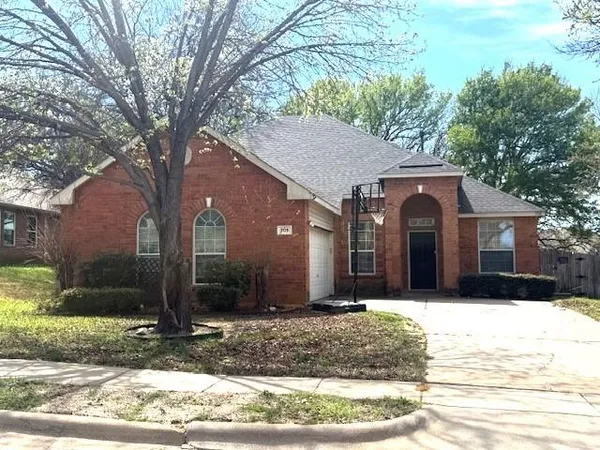 $270,000 | 708 Hummingbird Trail, Crowley, TX 76036