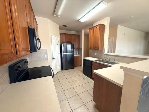 $270,000 | 708 Hummingbird Trail, Crowley, TX 76036