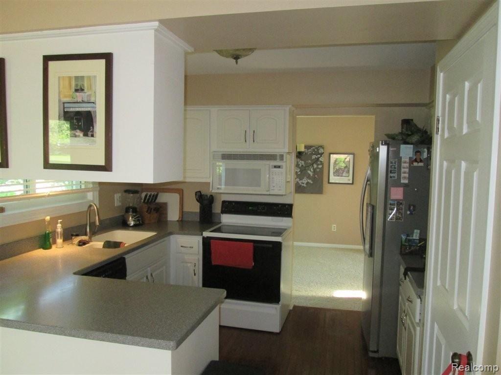 1253 Hathaway Rising Rochester, MI 48306 - Photo 9 of 13 kitchen.JPG