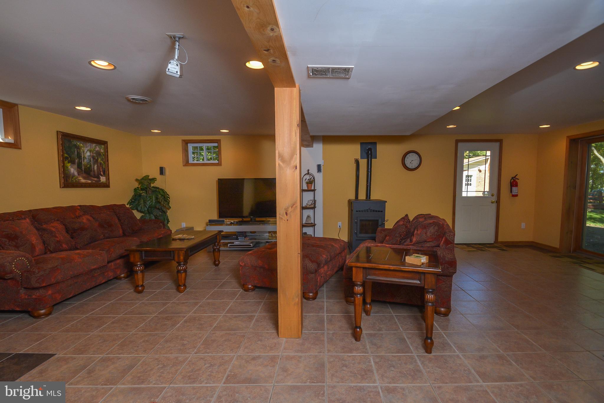 1417 Marsh Hill Road McHenry, MD 21541 - Photo 21 of 34 a living room with furniture