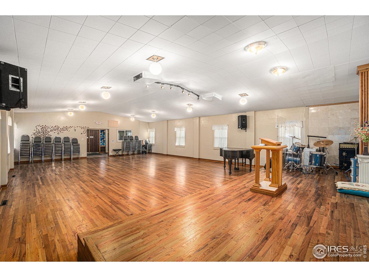 601 South Whitcomb Street Fort Collins, CO 80521 - Photo 12 of 34 a view of a living room and kitchen