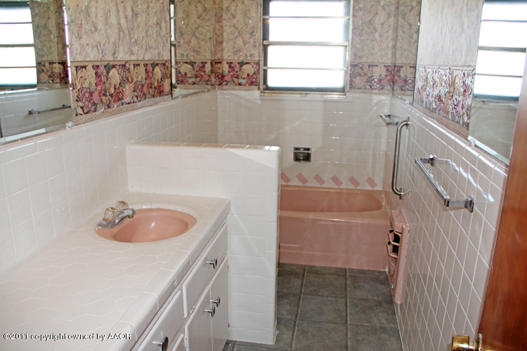 207 Rancho Trail Amarillo, TX 79108 - Photo 24 of 29 Bathroom