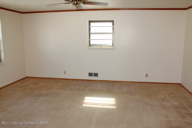 207 Rancho Trail Amarillo, TX 79108 - Photo 7 of 29 Living Area3