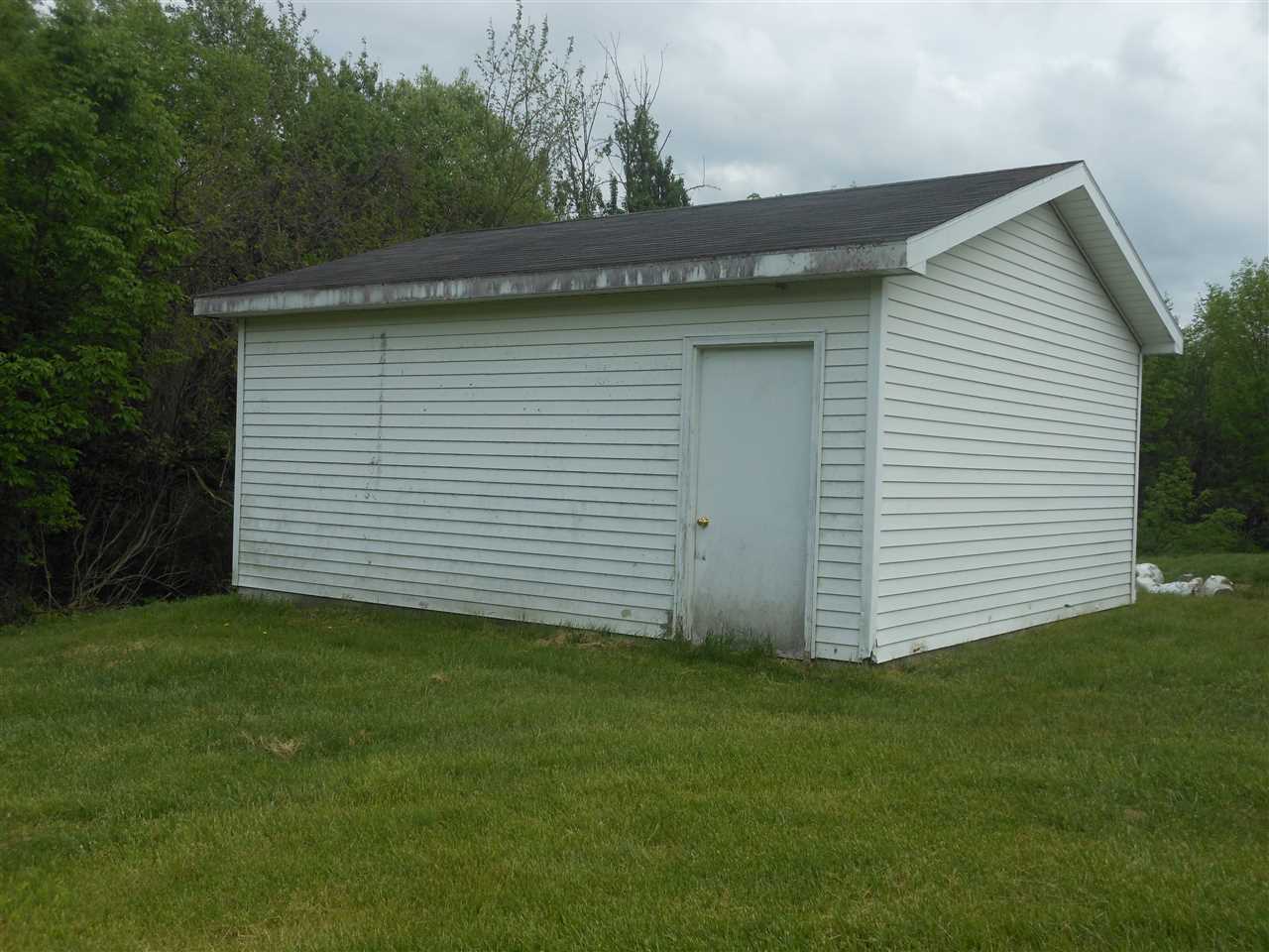 10083 Oak Road Millington, MI 48746 - Photo 12 of 20 50013949-11.JPG