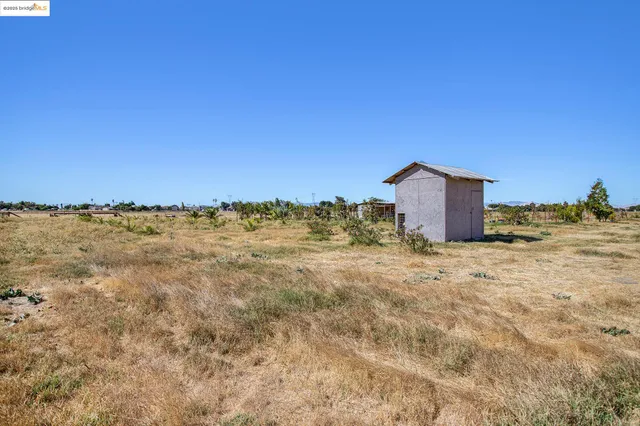 a view of a outdoor space
