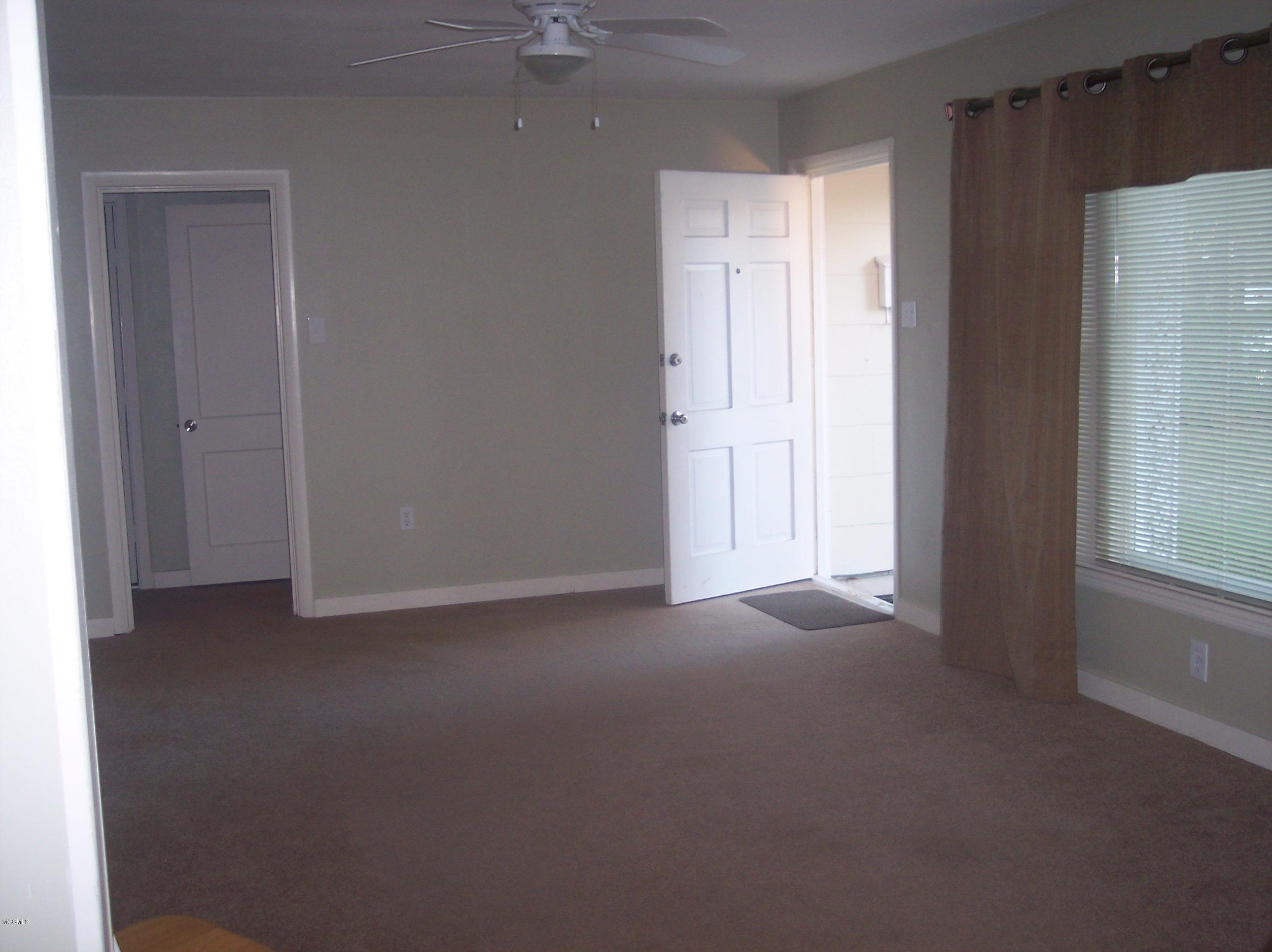 1721 State Street Biloxi, MS 39531 - Photo 3 of 8 state 006