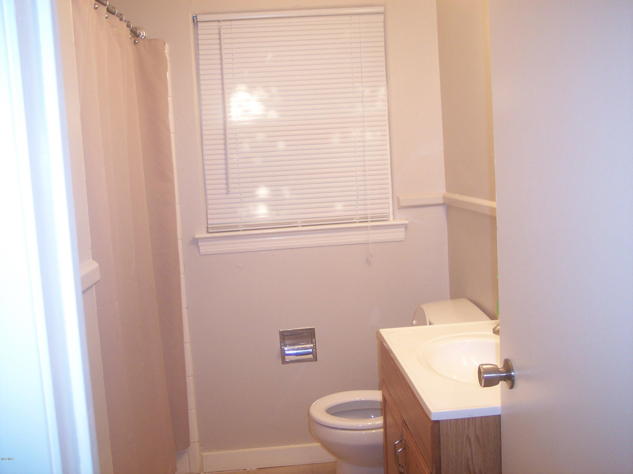 1721 State Street Biloxi, MS 39531 - Photo 5 of 8 state 008