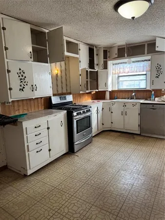 a view of a storage & utility room
