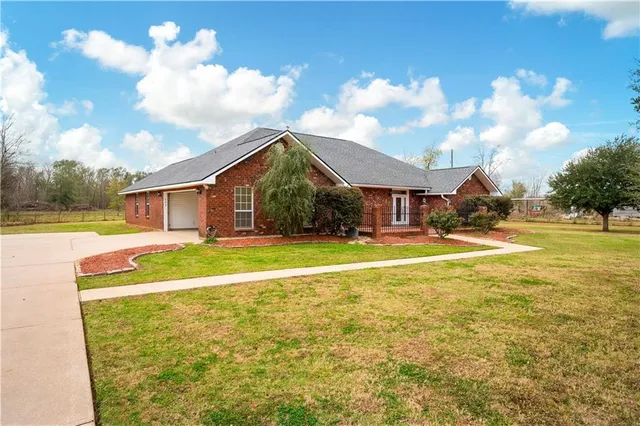$290,000 | 209 Sunshine Drive, Alexandria, LA 71303