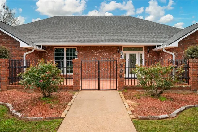 $290,000 | 209 Sunshine Drive, Alexandria, LA 71303