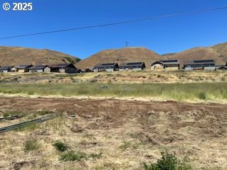9255 Highway 14 Wishram, WA 98673 - Photo 13 of 21 a view of a house with pool and a yard