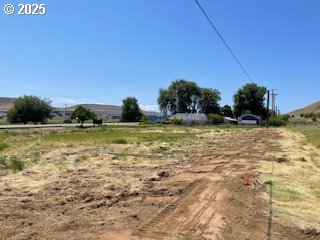 9255 Highway 14 Wishram, WA 98673 - Photo 17 of 21 a view of a field with an trees