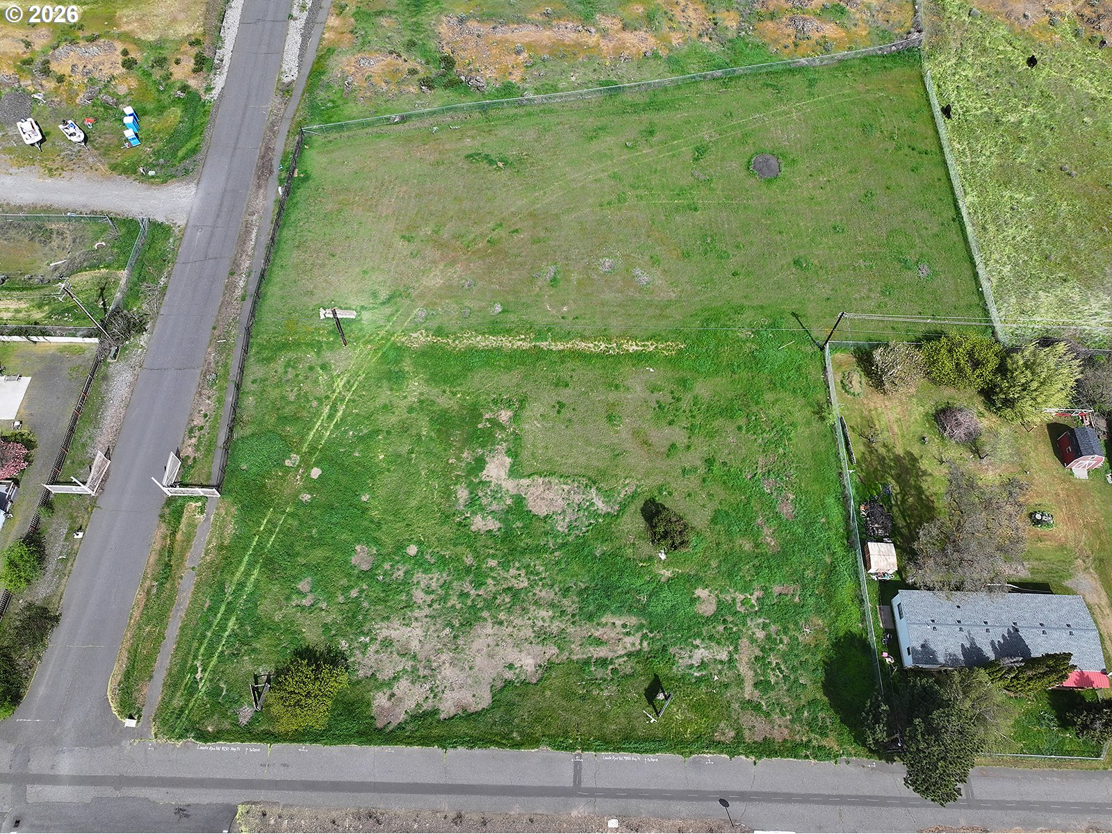 9255 Highway 14 Wishram, WA 98673 - Photo 25 of 37 a view of a garden