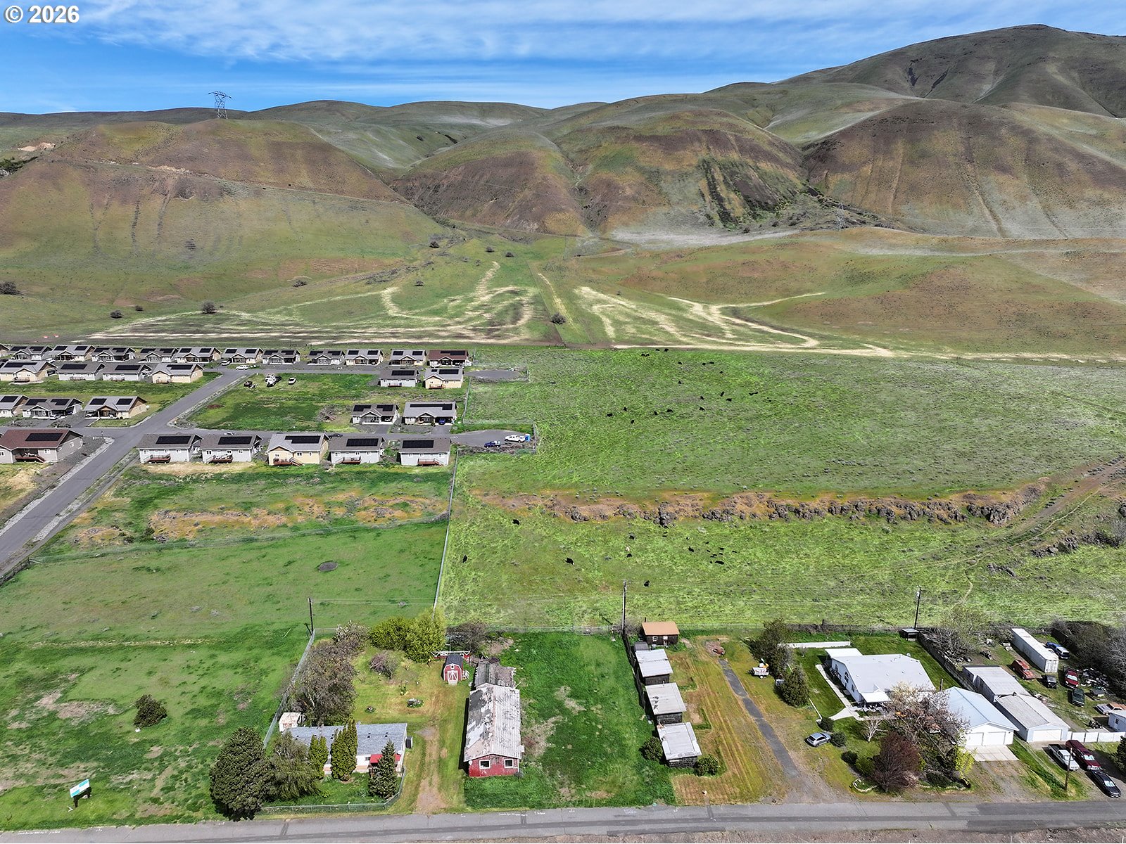 9255 Highway 14 Wishram, WA 98673 - Photo 28 of 37 a view of a field with an ocean