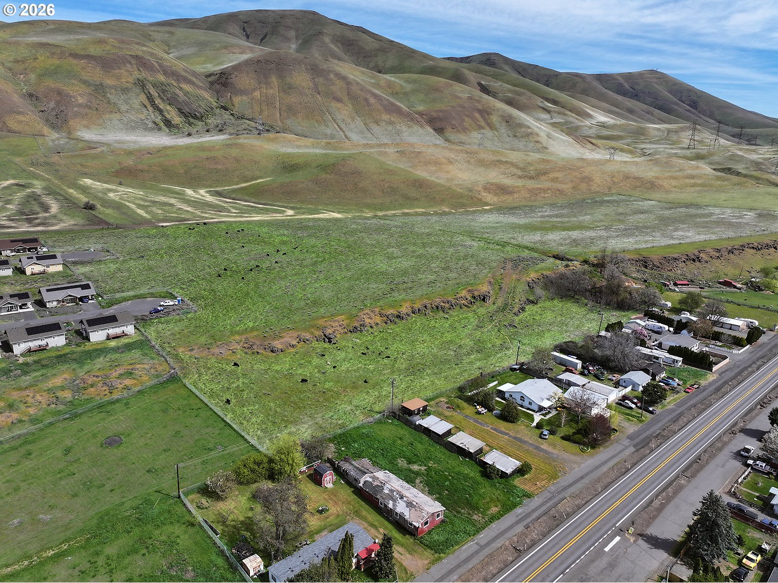 9255 Highway 14 Wishram, WA 98673 - Photo 29 of 37 a view of a city with an ocean
