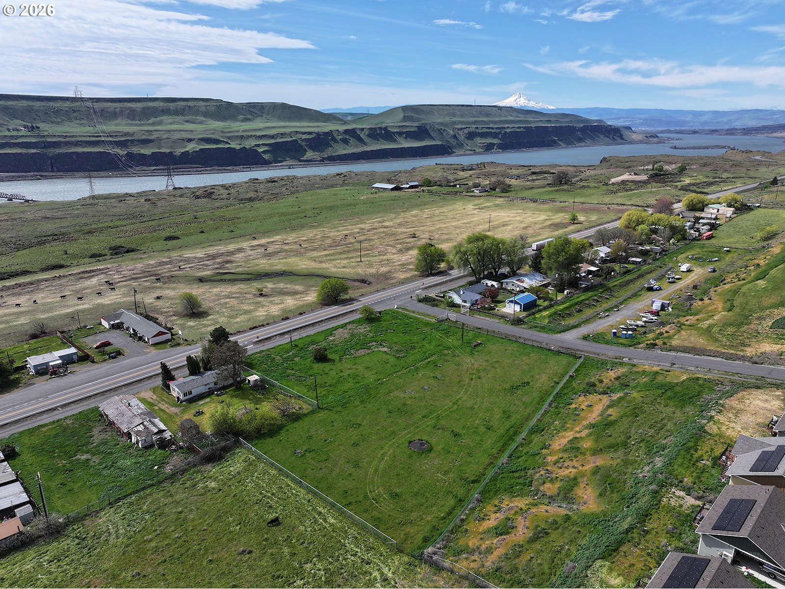 9255 Highway 14 Wishram, WA 98673 - Photo 31 of 37 a view of a city with an ocean