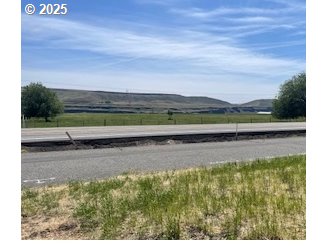 9255 Highway 14 Wishram, WA 98673 - Photo 6 of 21 a view of a street with an ocean view