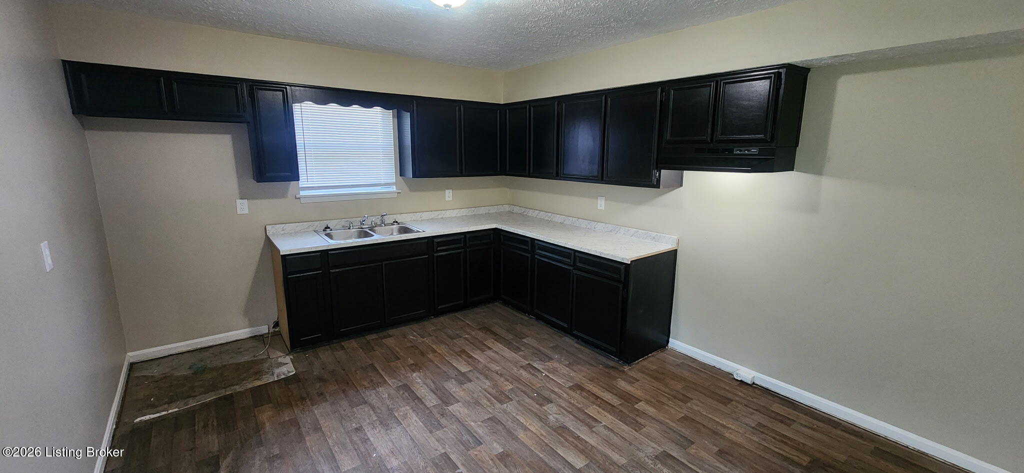 11314 Angelina Road Louisville, KY 40229 - Photo 3 of 10 11314 Angelina 3