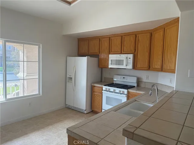 $2,500 | 10918 Thunder Falls Avenue, Bakersfield, CA 93312