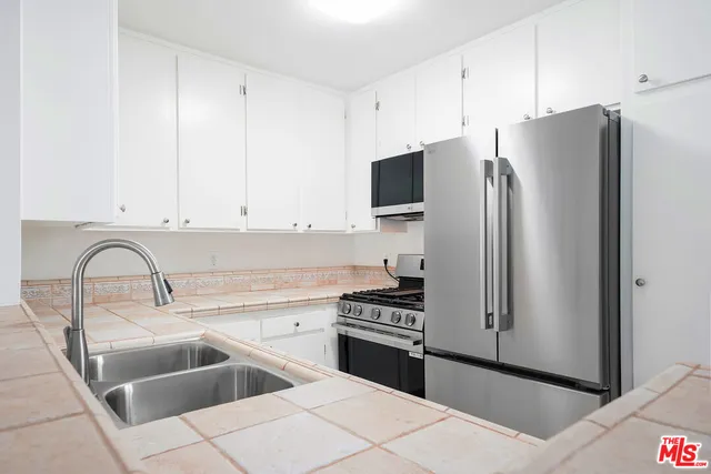 $2,899 | 9005 Cynthia Street, Unit 103, West Hollywood, CA 90069