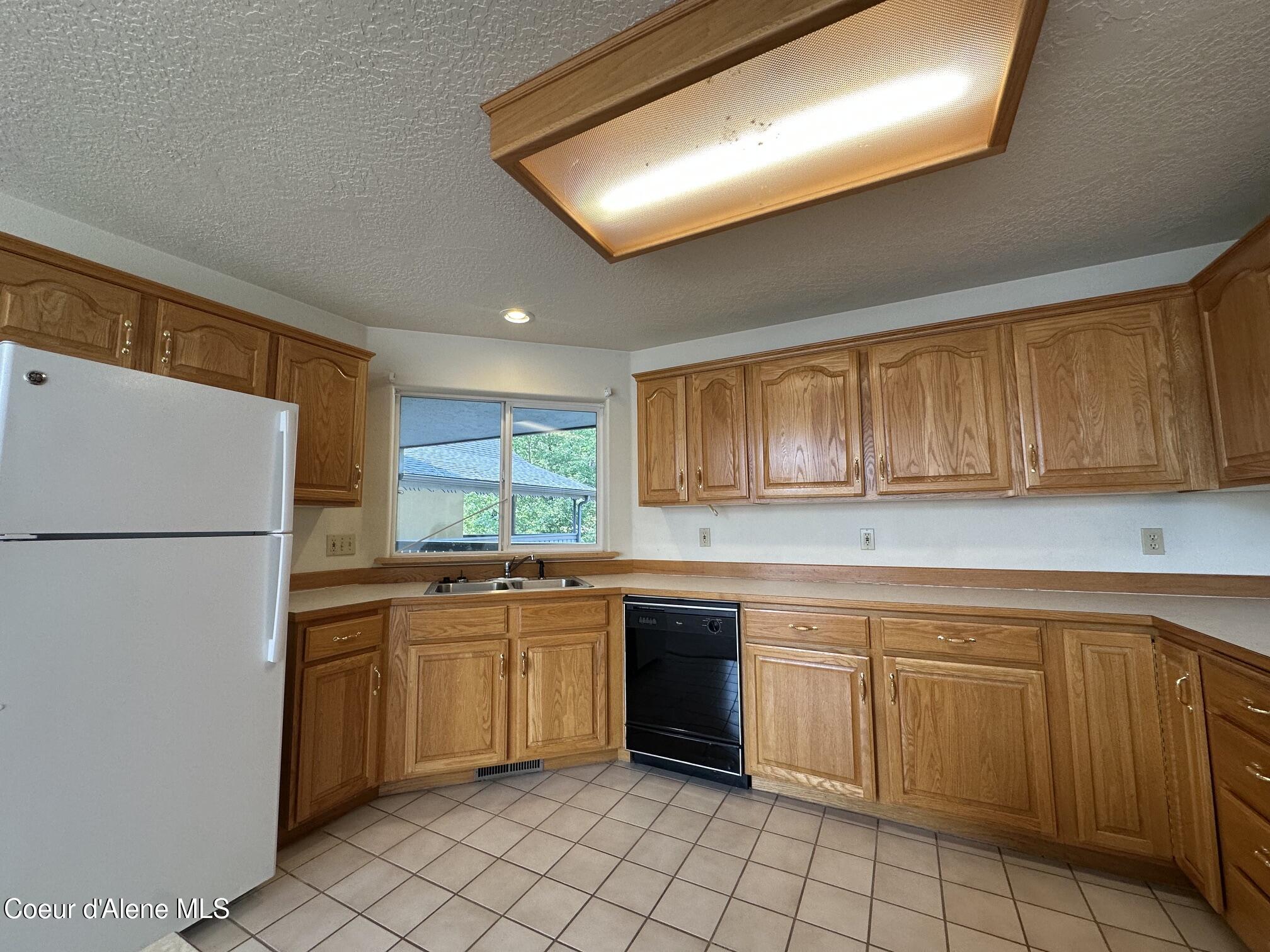 75 Silver Ridge Circle, Unit 203 Kellogg, ID 83837 - Photo 4 of 23 IMG_0984