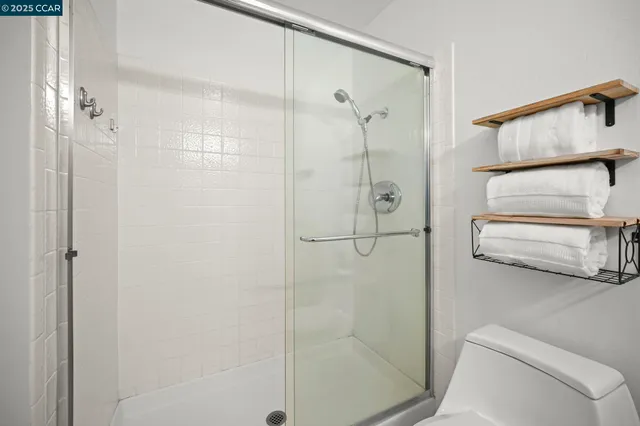 a view of a back yard