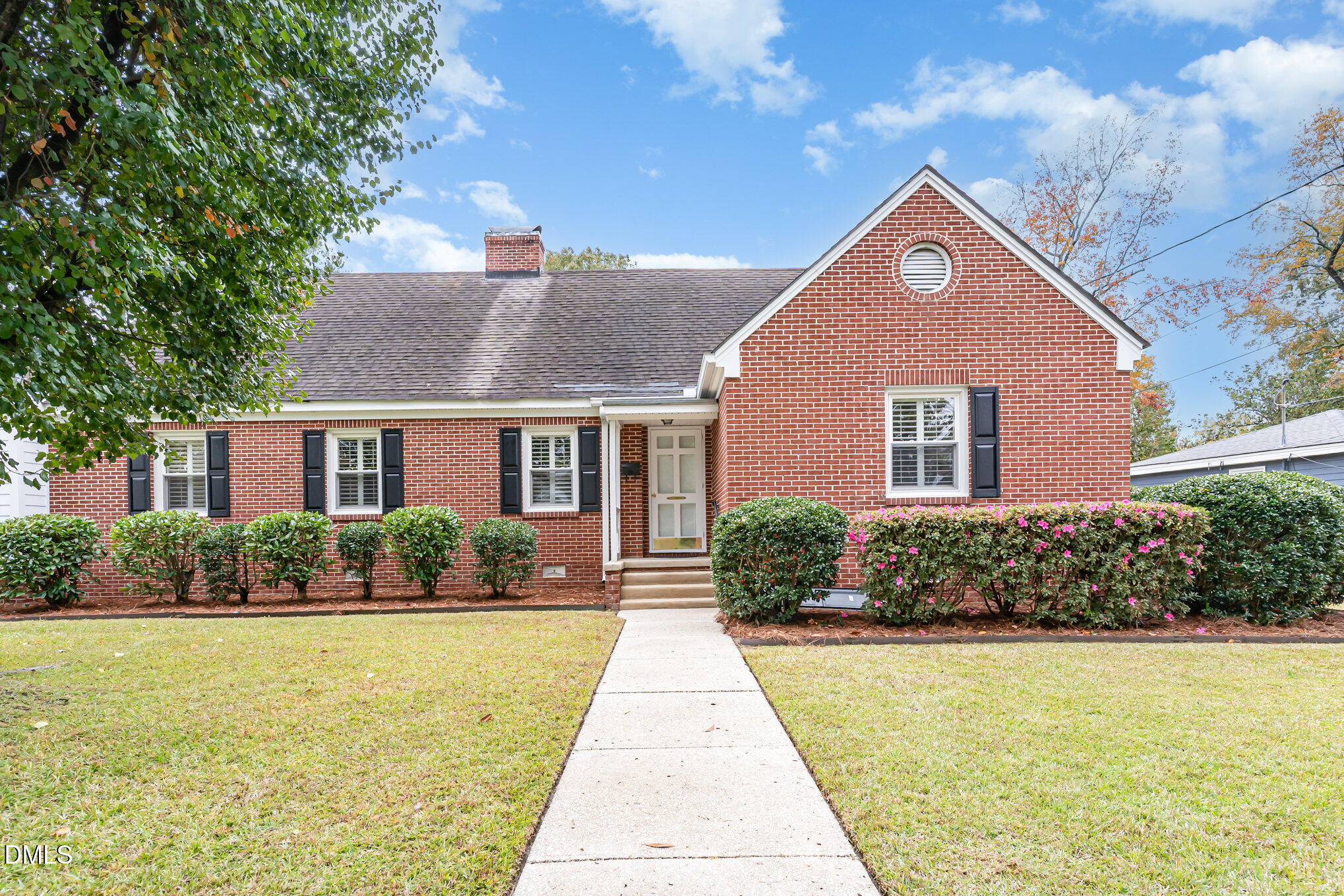 113 West Riverside Drive Smithfield, NC 27577 - Photo 4 of 43 a front view of a house with a yard