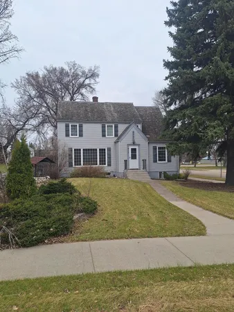 $180,000 | 911 Emmerling Avenue, Walhalla, ND 58282