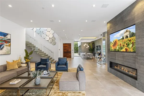 $27,500 | 5365 Vanalden Avenue, Tarzana, CA 91356