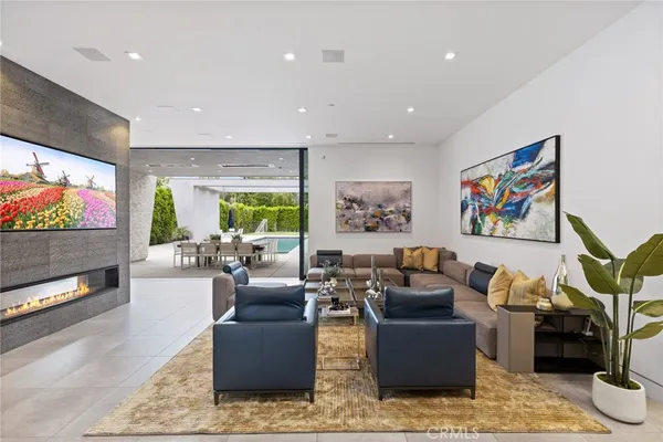 $27,500 | 5365 Vanalden Avenue, Tarzana, CA 91356