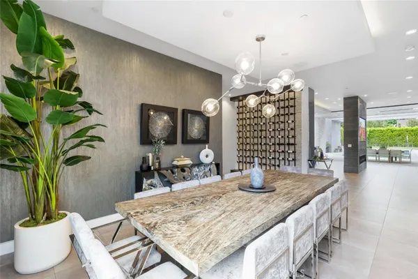 $27,500 | 5365 Vanalden Avenue, Tarzana, CA 91356