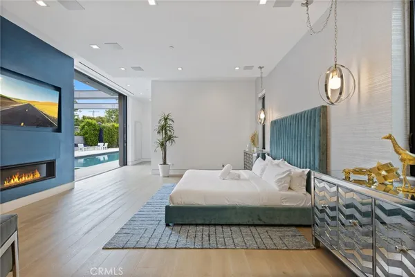 $27,500 | 5365 Vanalden Avenue, Tarzana, CA 91356