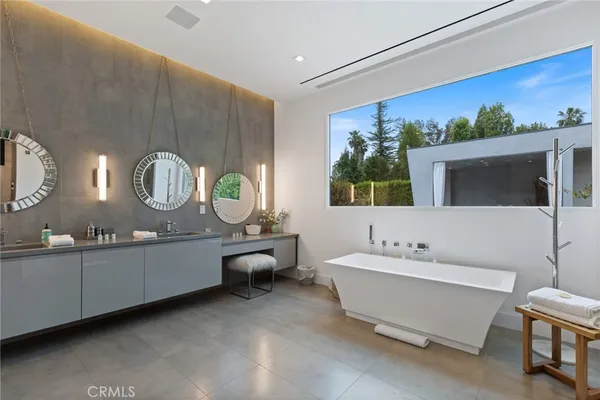 $27,500 | 5365 Vanalden Avenue, Tarzana, CA 91356