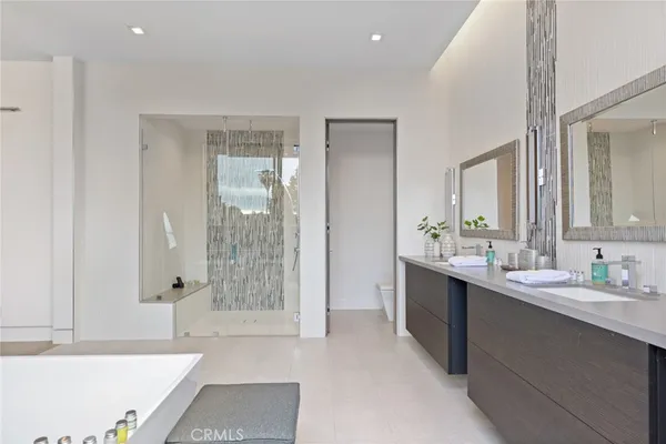 $27,500 | 5365 Vanalden Avenue, Tarzana, CA 91356