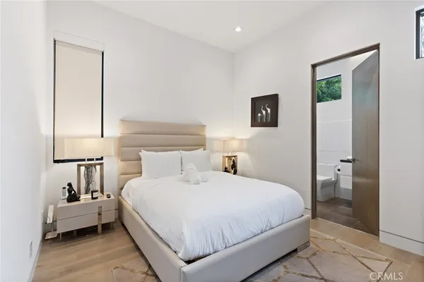 $27,500 | 5365 Vanalden Avenue, Tarzana, CA 91356