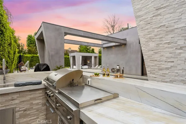 $27,500 | 5365 Vanalden Avenue, Tarzana, CA 91356