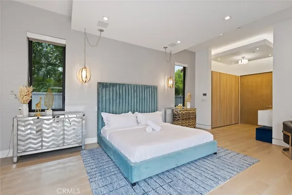 $27,500 | 5365 Vanalden Avenue, Tarzana, CA 91356
