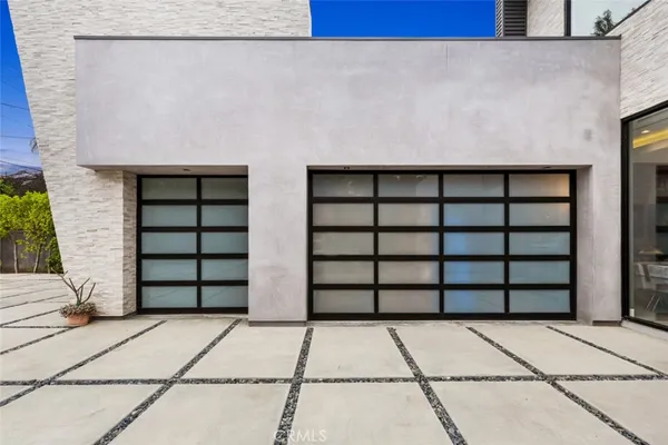 $27,500 | 5365 Vanalden Avenue, Tarzana, CA 91356