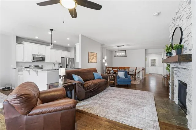 $475,000 | 1021 Southwest Cheshire Drive, Lee's Summit, MO 64083