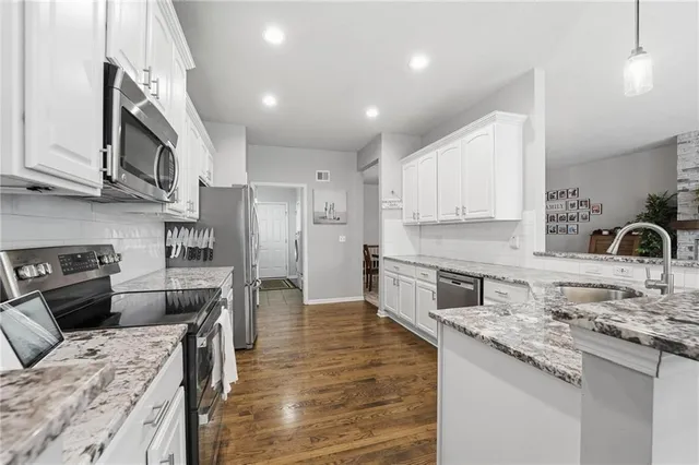 $475,000 | 1021 Southwest Cheshire Drive, Lee's Summit, MO 64083