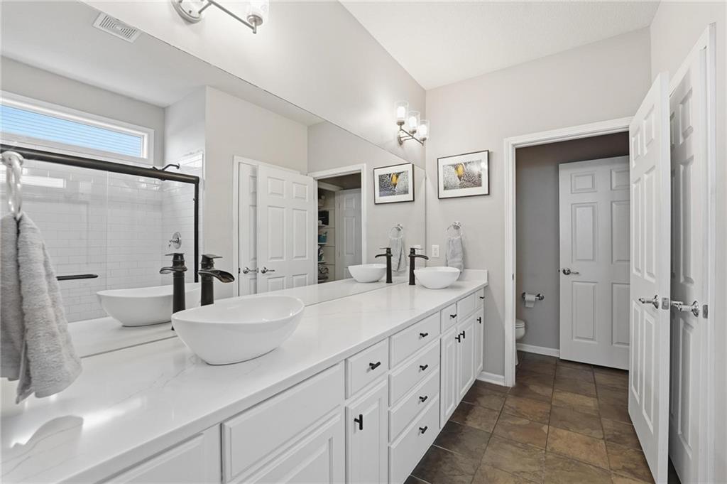 1021 Southwest Cheshire Drive Lee's Summit, MO 64083 - Photo 29 of 55