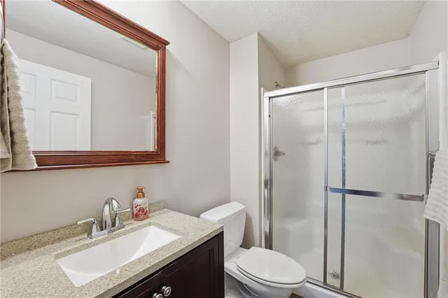 $475,000 | 1021 Southwest Cheshire Drive, Lee's Summit, MO 64083