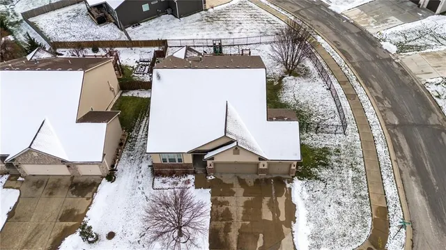 $475,000 | 1021 Southwest Cheshire Drive, Lee's Summit, MO 64083