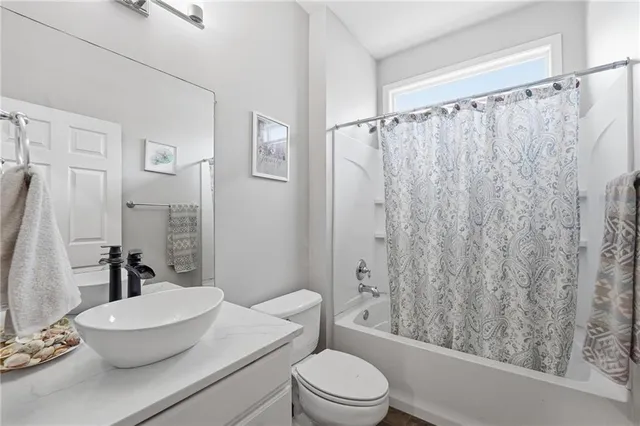 $475,000 | 1021 Southwest Cheshire Drive, Lee's Summit, MO 64083